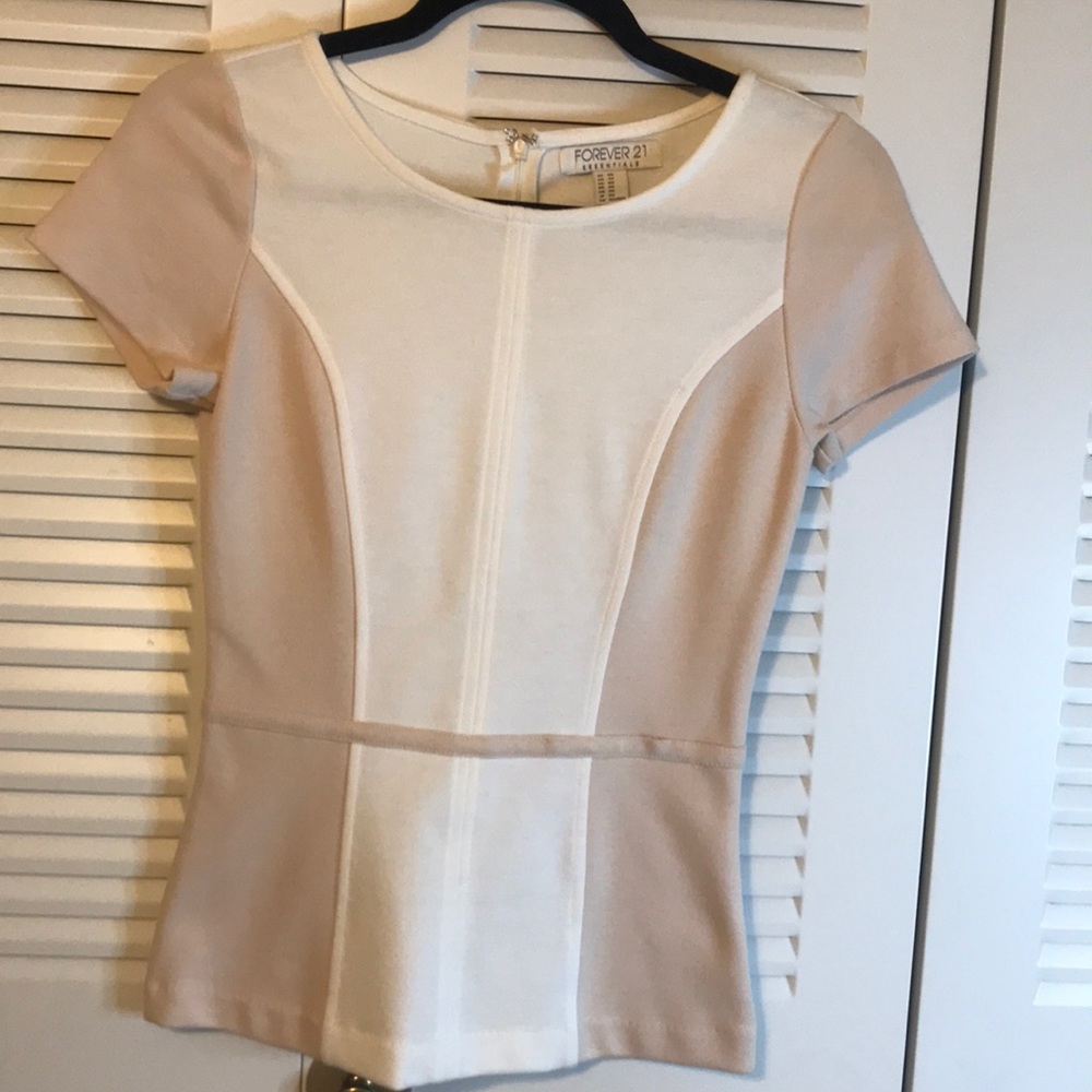 White and Tan Fitted Short Sleeve Knit Top